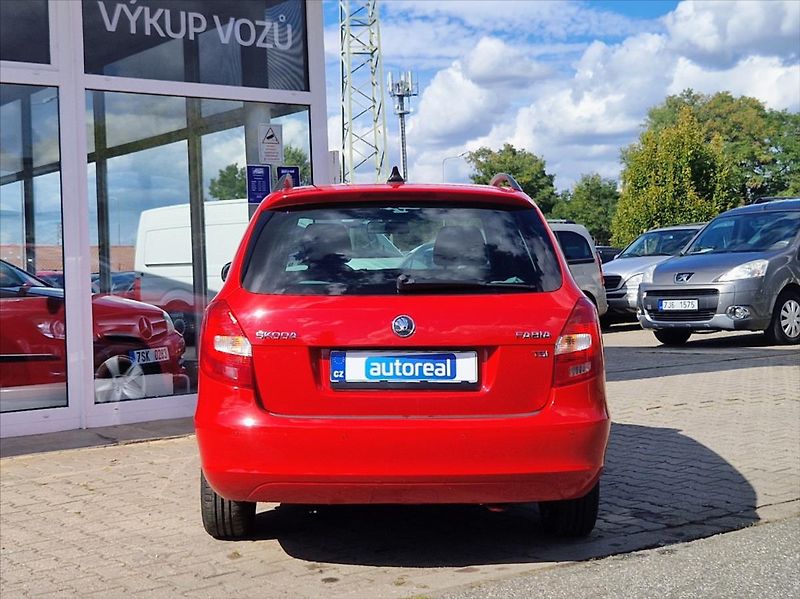 Škoda Fabia 1,2 TSI SENZORY TAŽNÉ VÝHŘEV - fotka 4 z 33