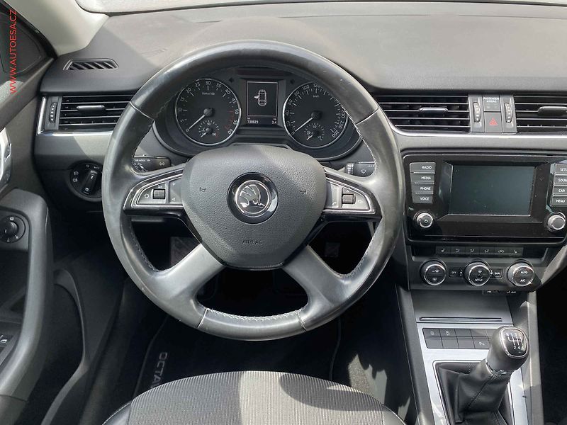 Škoda Octavia (2013) 2.0 TDi, Elegance - fotka 11 z 17