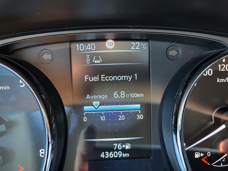 Nissan Qashqai 1.2 DIG-T 85kW - fotka 11 z 46