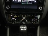 Škoda Octavia 2,0 TDi 135kW 4x4 DSG Scout - náhled 17