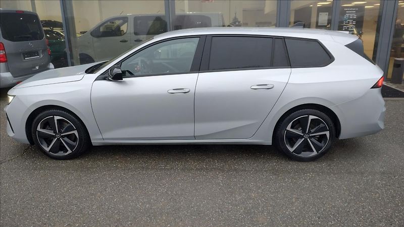 Opel Astra 1,2   GS line 130K - fotka 4 z 18