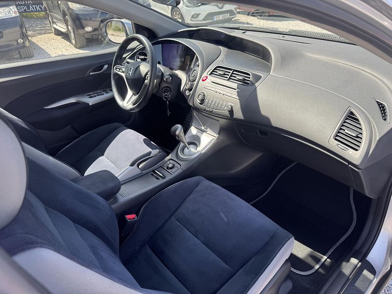 Honda Civic (2006) 1,4i-VTEC,SPORT,rezervace - fotka 23 z 36