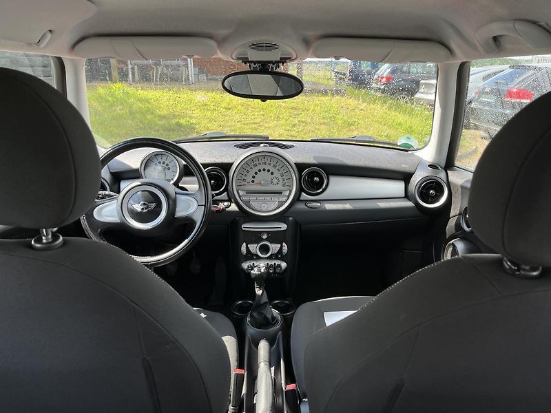 Mini Cooper 1.4i - fotka 9 z 18