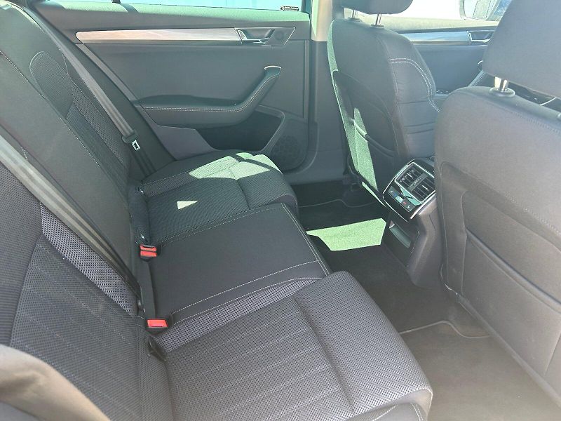 Škoda Superb (2023) COM GRT STY 4X4 TD 140/2.0 A7A - fotka 27 z 31