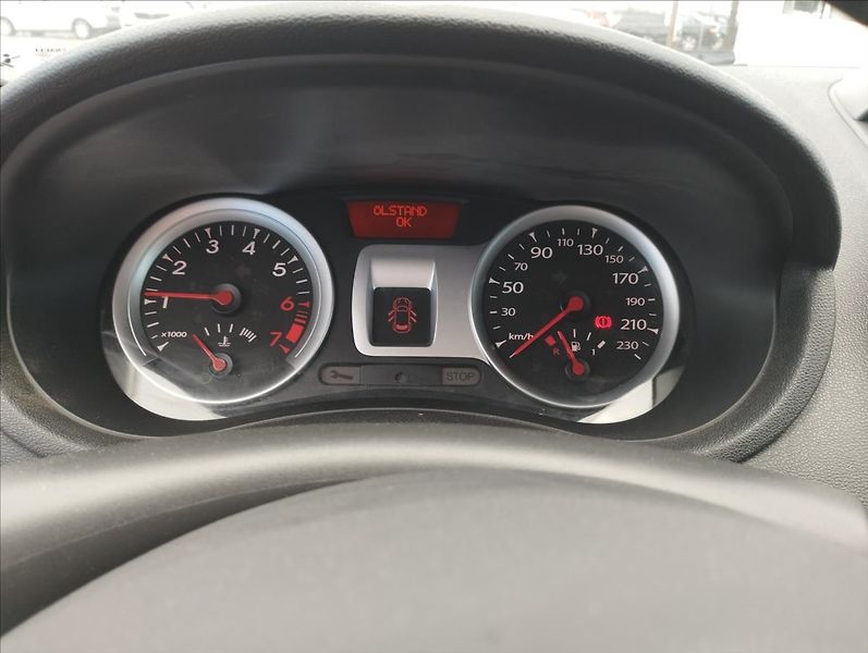 Renault Clio 1,2 55KW Garážované, Servisova - fotka 14 z 17