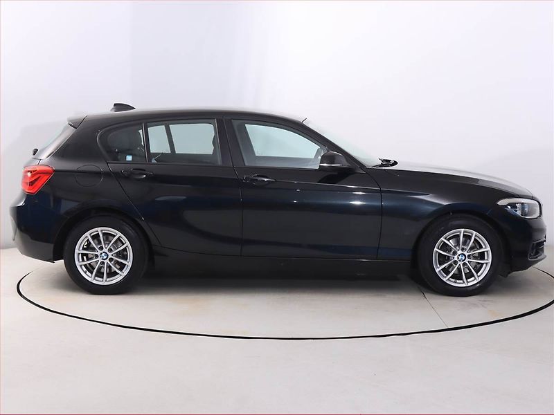 BMW Řada 1 (2019) 116d, Automat, Serv.kniha - fotka 6 z 22