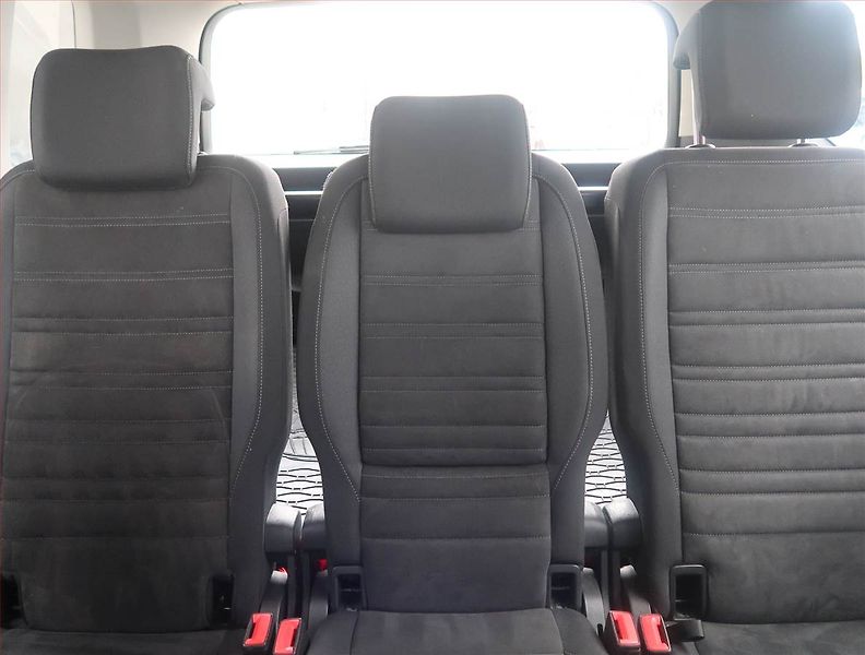 Volkswagen Touran (2017) R-Line 2.0 TDI, Automat - fotka 10 z 16