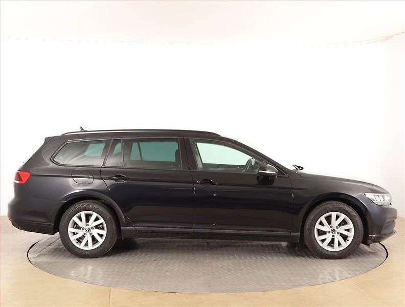 Volkswagen Passat (2021) Elegance 2.0 TDI, Automat - fotka 6 z 19