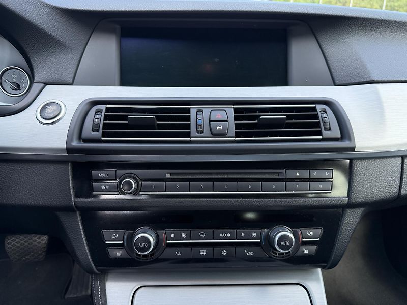 BMW Řada 5 530d (F11) M-paket 180kW - fotka 12 z 21
