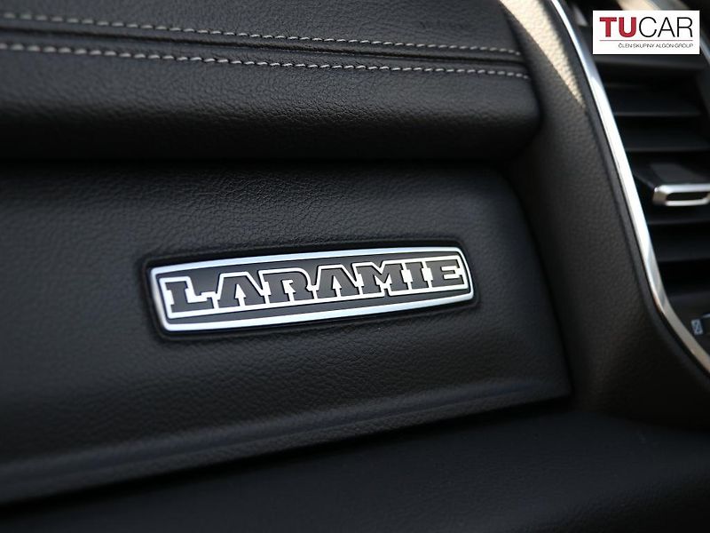 Dodge RAM (2024) 1500 Laramie Night Edition V8 - fotka 29 z 44