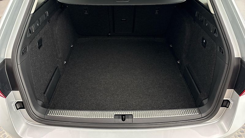 Škoda Superb 2.0 TDI Style Combi - fotka 17 z 27