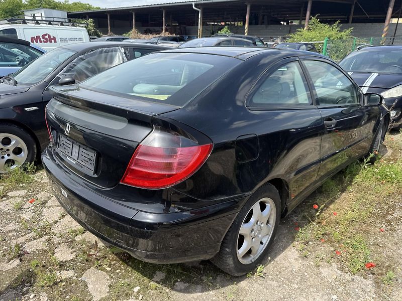 Mercedes-Benz Třídy C (2001) 2.0 95kw - fotka 6 z 17