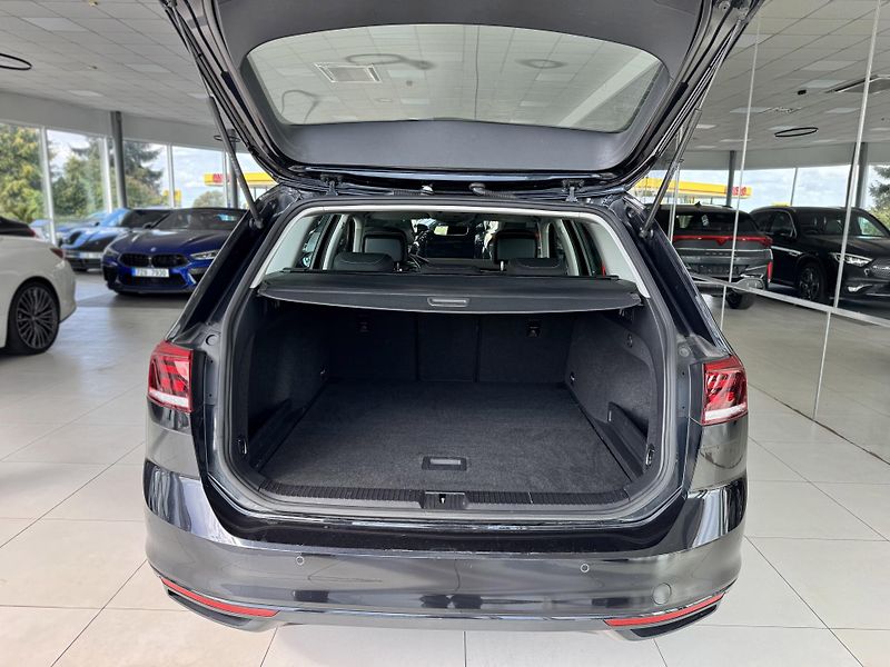 Volkswagen Passat 2,0TDI DSG*Navi*Distronic*DPH - fotka 31 z 34