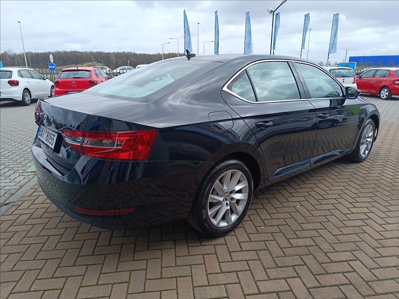 Škoda Superb 2,0 TDi DSG Style - fotka 5 z 19