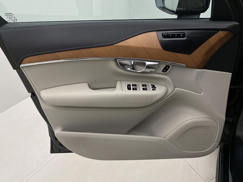 Volvo XC90 B5 AWD INSCRIPTION AUT CZ 7m - fotka 7 z 49