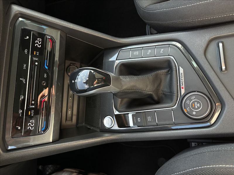 Volkswagen Tiguan 2,0 TDI 110 KW 4M DSG ELEGANCE - fotka 18 z 31