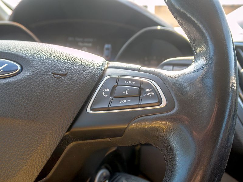 Ford Grand C-MAX (2017) 2.0TDCI 110KW 7sedadel – TAŽNÝ - fotka 17 z 47