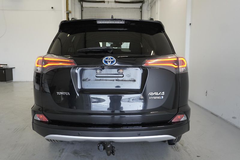 Toyota RAV4 2,5 HYBRID H3 4X2 AUT. - fotka 6 z 28