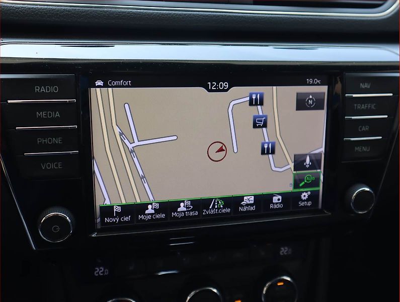 Škoda Superb (2016) 2.0 TDI, Automat, Serv.kniha - fotka 16 z 23