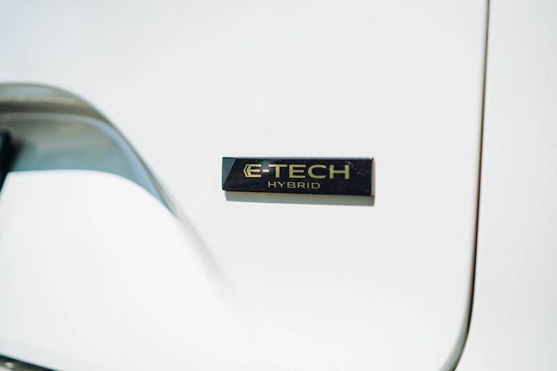 Renault Espace (2023) E-Tech FHEV 200 - fotka 15 z 33