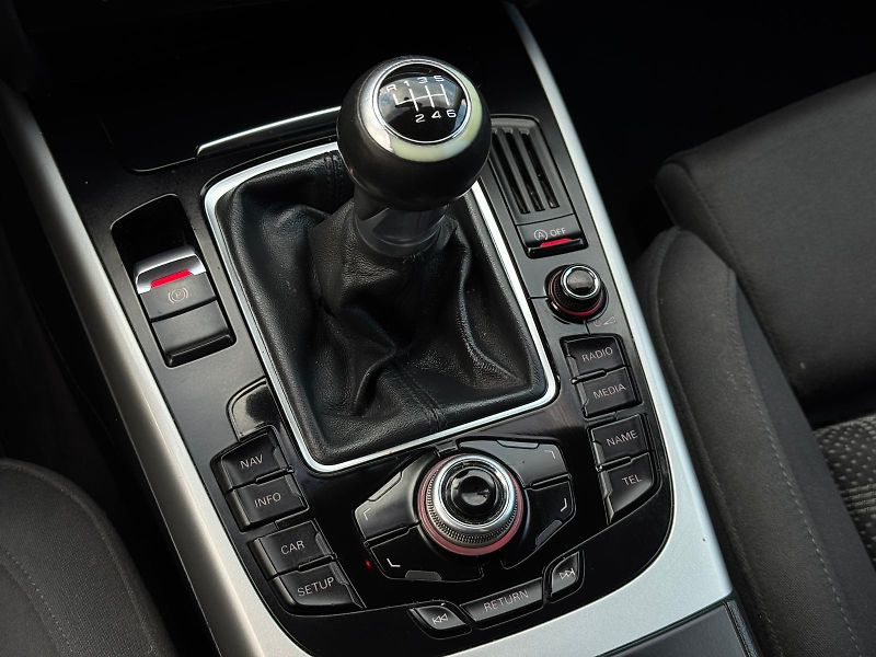 Audi A4 (2012) 2.0TDi ČR VÝBAVA SERVIS ČIDLA - fotka 14 z 26