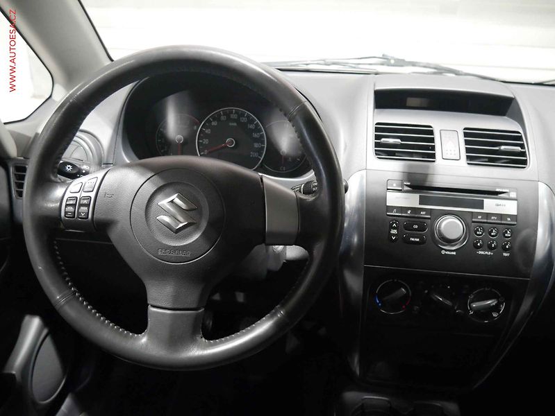 Suzuki SX4 (2007) 1.6i, ČR, AC, TZ - fotka 11 z 16