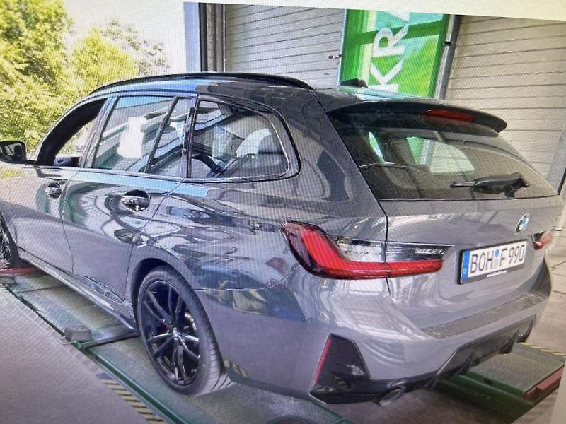 BMW Řada 3 TOURING 330D M SPORT 210kw 19A - fotka 3 z 6