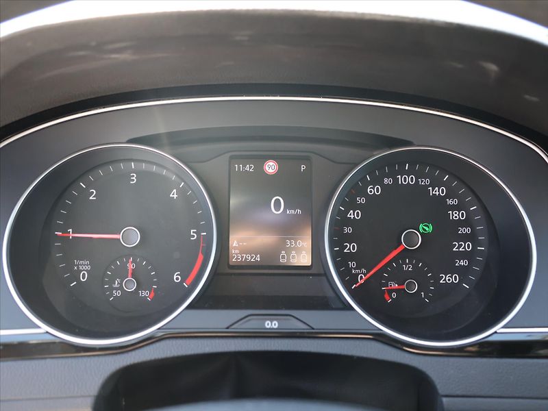 Volkswagen Passat 2,0 TDI 110kW DSG Elegance - fotka 20 z 39