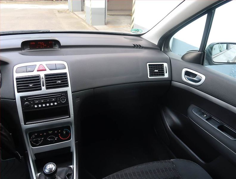 Peugeot 307 (2007) 1.6 16V, nová STK, servisované - fotka 8 z 16