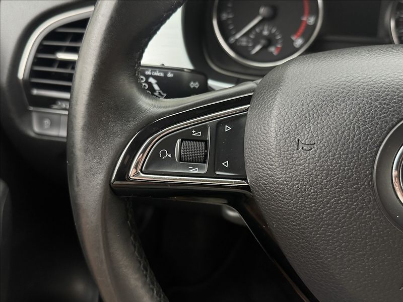 Škoda Fabia 1,2 81kW LED AC NAVI SENZORY - fotka 10 z 35