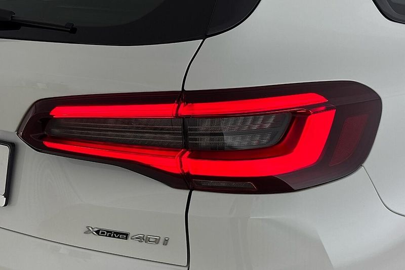BMW X5 xDrive40i - fotka 5 z 27