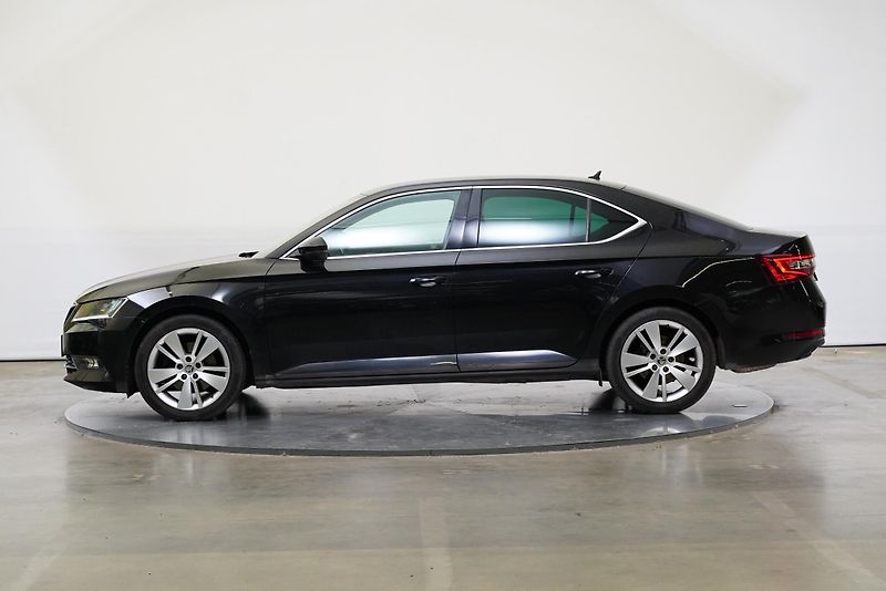 Škoda Superb - fotka 3 z 26
