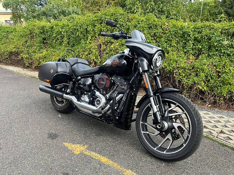 Harley-Davidson FLSB Softail Sport Glide (2018) - fotka 1 z 12