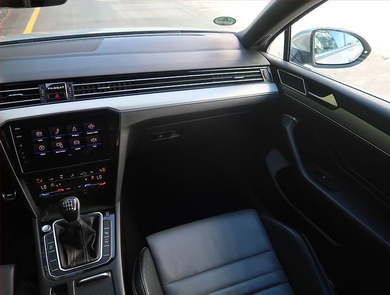 Volkswagen Passat (2020) R-Line 2.0 TDI, Serv.kniha - fotka 8 z 24