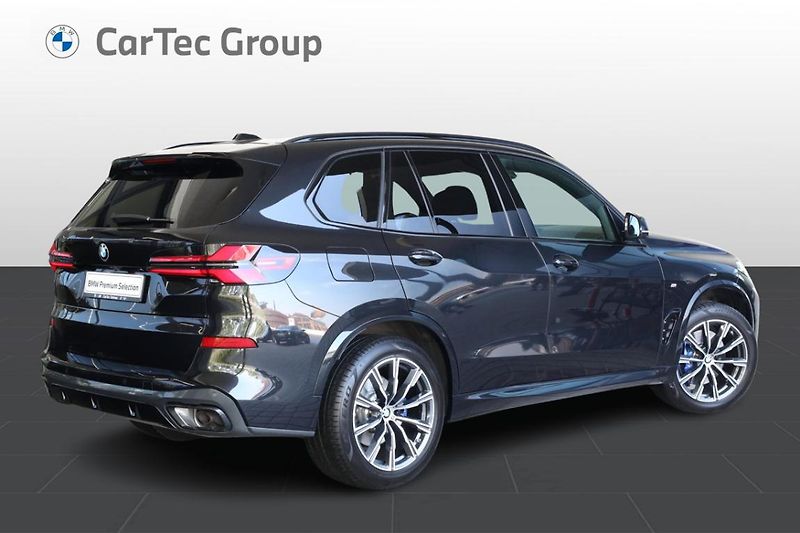 BMW X5 xDrive40i - fotka 6 z 34