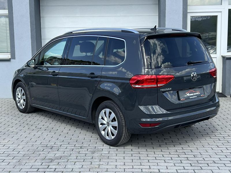 Volkswagen Touran (2021) 1.5TSI 110kW DSG 7.MÍST EVO - fotka 3 z 24