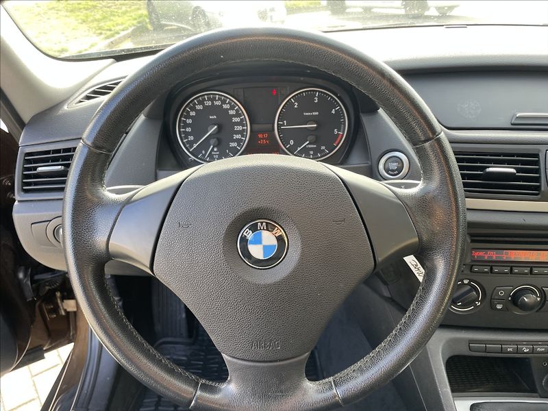 BMW X1 2,0 d X-Drive 130kw Xenon Klim - fotka 14 z 32