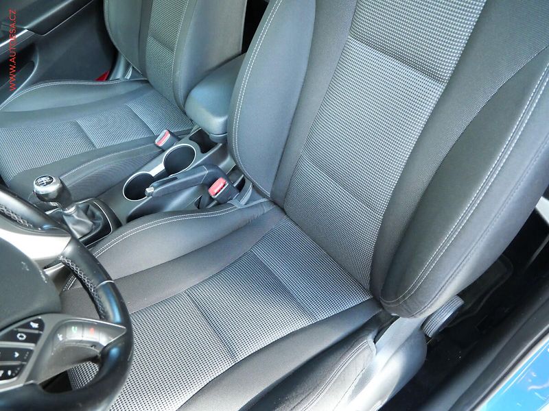 Hyundai i30 (2016) 1.6 CRDi, ČR, AC, TZ, park - fotka 10 z 19
