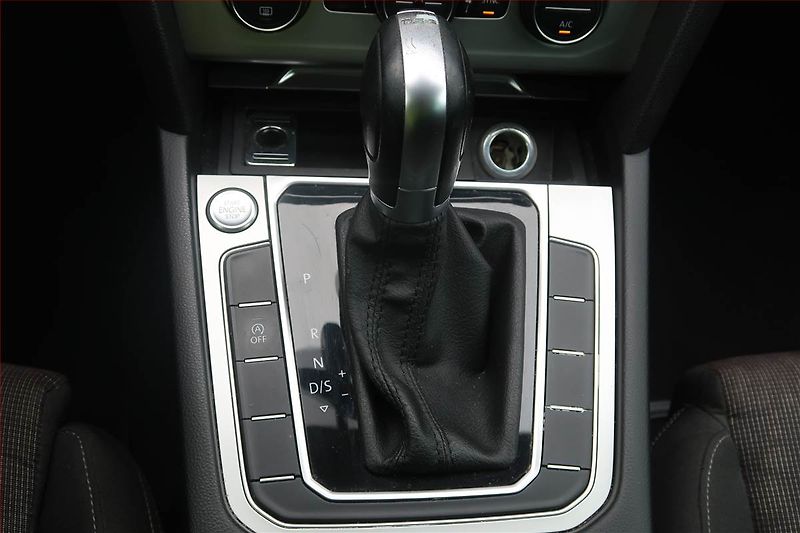 Volkswagen Passat (2016) 2.0 TDI, Automat, Navi - fotka 13 z 17