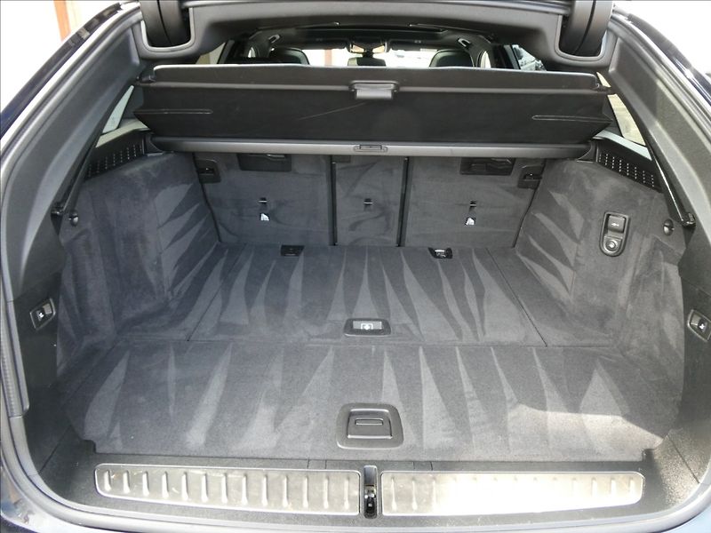 BMW Řada 5 3,0 540d xDrive 235kW MPaket,D - fotka 31 z 50