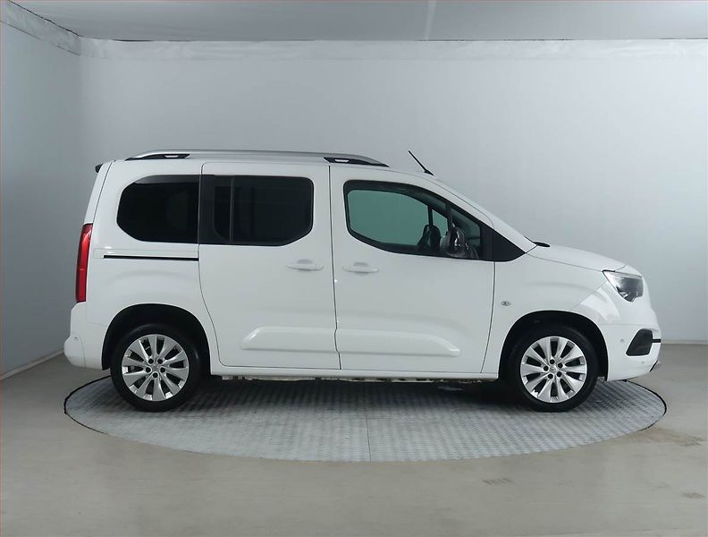 Opel Combo (2021) Elegance 1.5 CDTI, 5Míst, ČR - fotka 6 z 18