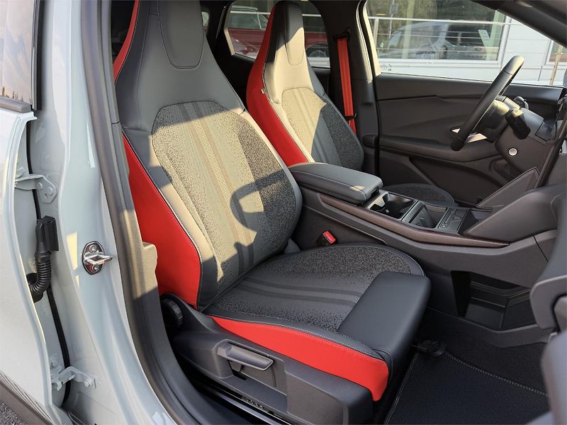 Ford Explorer Collection, SUV, 77 kWh PRODLO - fotka 9 z 23