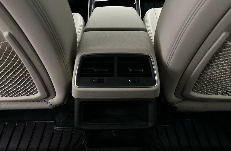 Audi Q8 e-tron 55 Quattro Kam. Bílý interiér - fotka 22 z 27