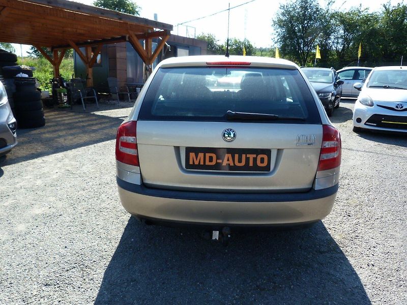 Škoda Octavia 1.6 MPI - fotka 6 z 15