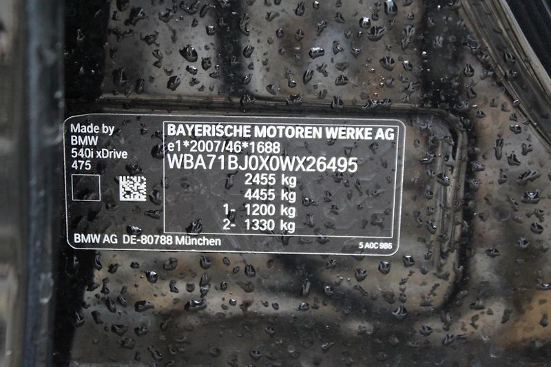 BMW Řada 5 540i xDrive - fotka 28 z 28