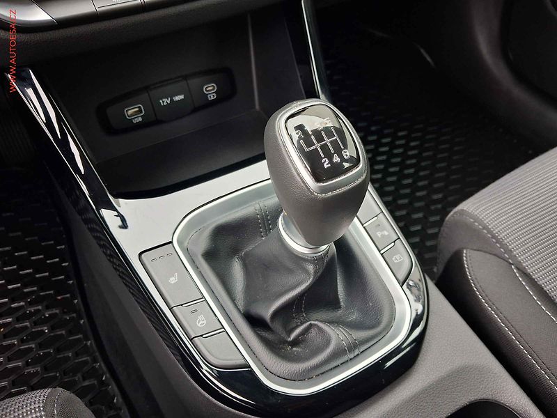 Hyundai i30 (2025) 1.0 T-GDi, ČR, Navi, kamera - fotka 16 z 19