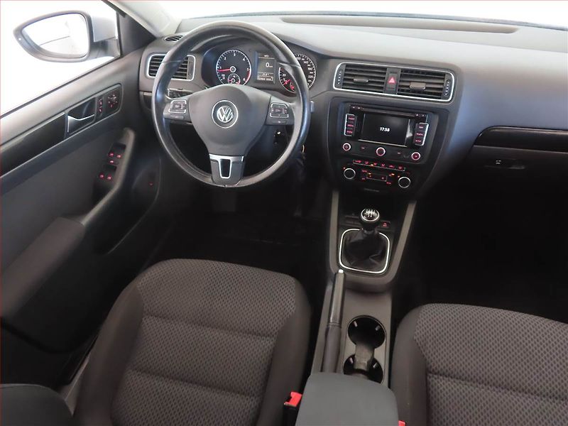 Volkswagen Jetta (2011) 1.6 TDI, Tempomat - fotka 7 z 13