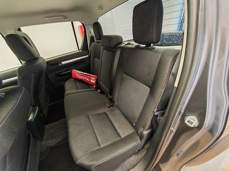 Toyota Hilux 2.8 D-4D Double Cab 4x4 Active - fotka 13 z 32