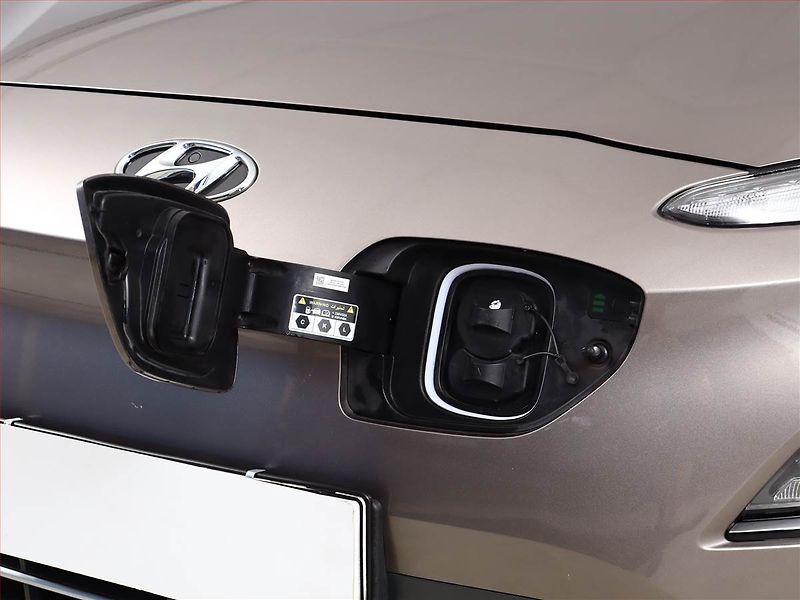 Hyundai Kona (2021) Smart Electric 39 kWh, SoH 92% - fotka 19 z 20