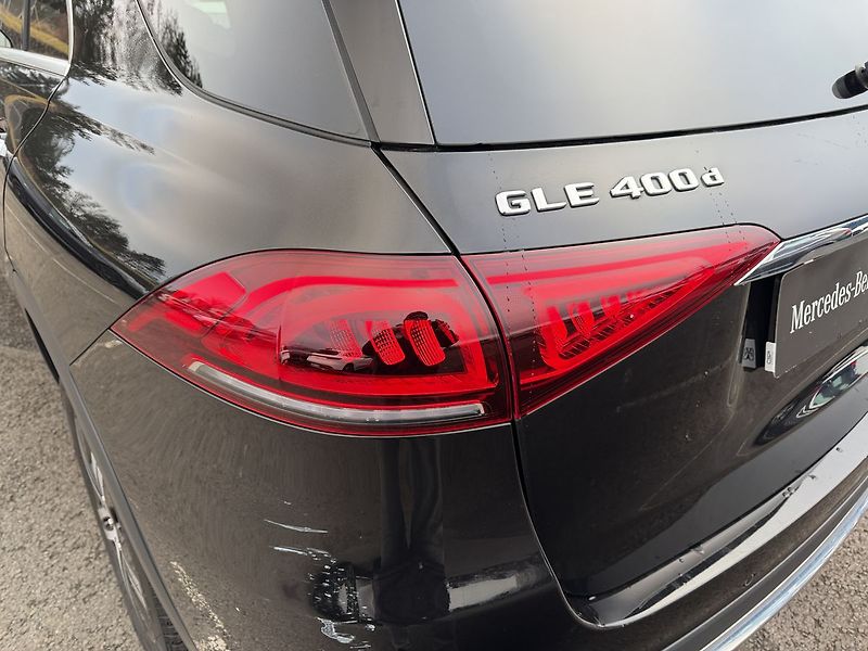 Mercedes-Benz GLE 400d 4MATIC - fotka 13 z 29